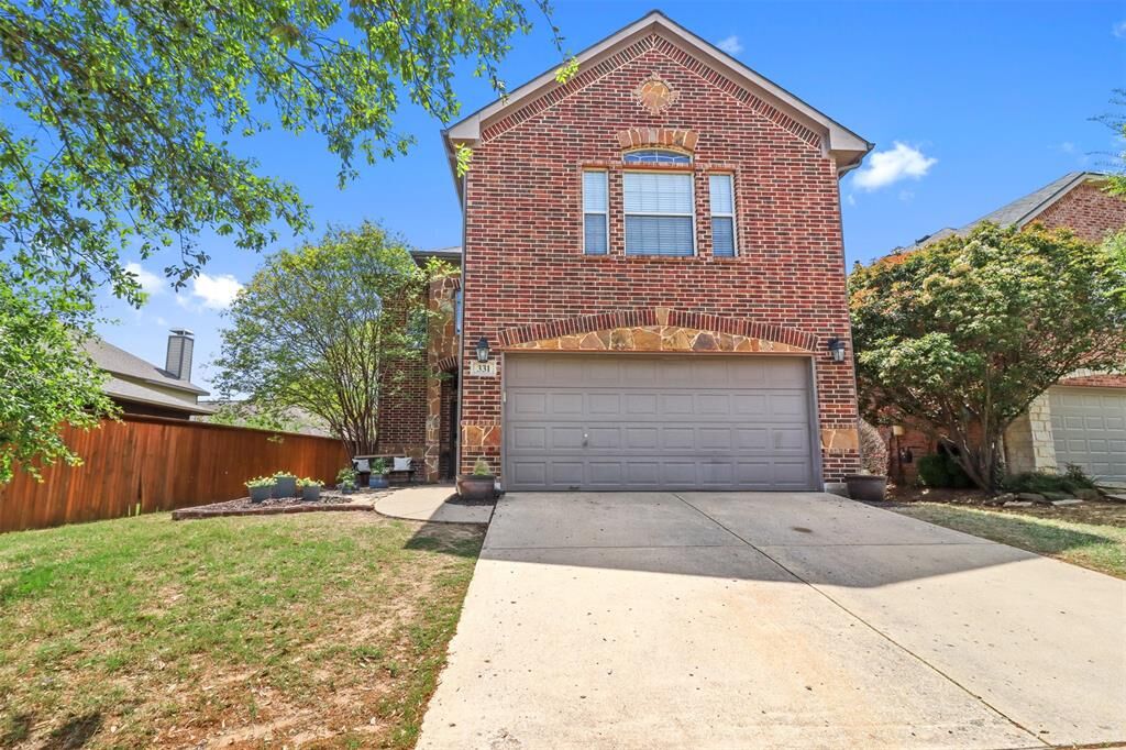 Property Photo: 331 Granger Circle TX 76226