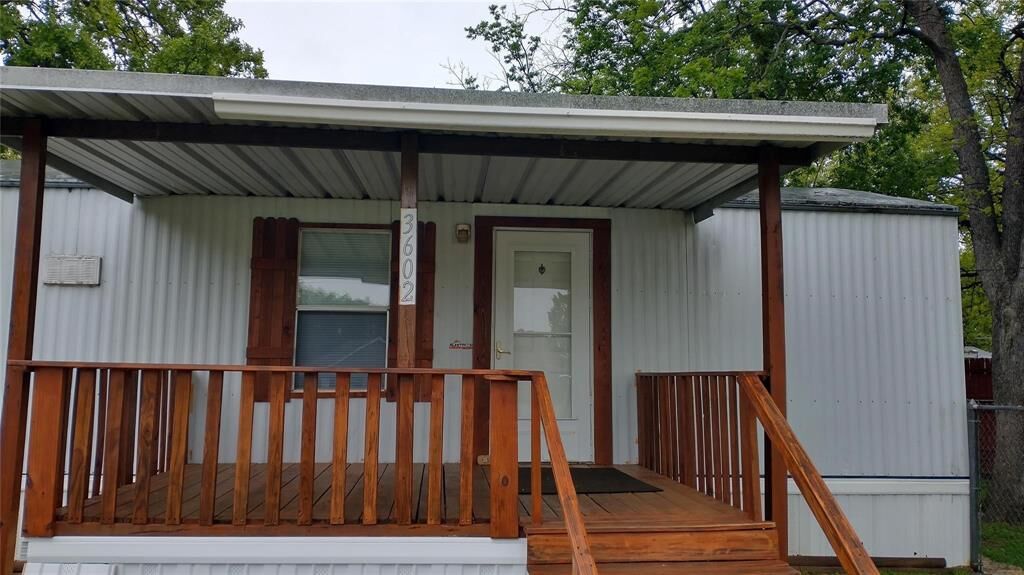 Property Photo:  3602 W Holiday Estates Court  TX 76049