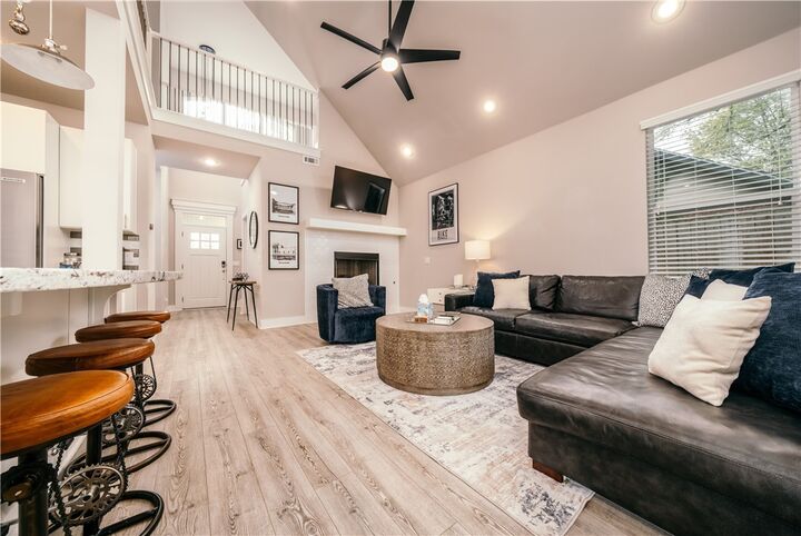 Property Photo:  905 N Main Street  AR 72712 