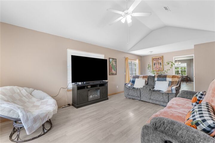 Property Photo: 612 Meadow Brook Court AR 72722