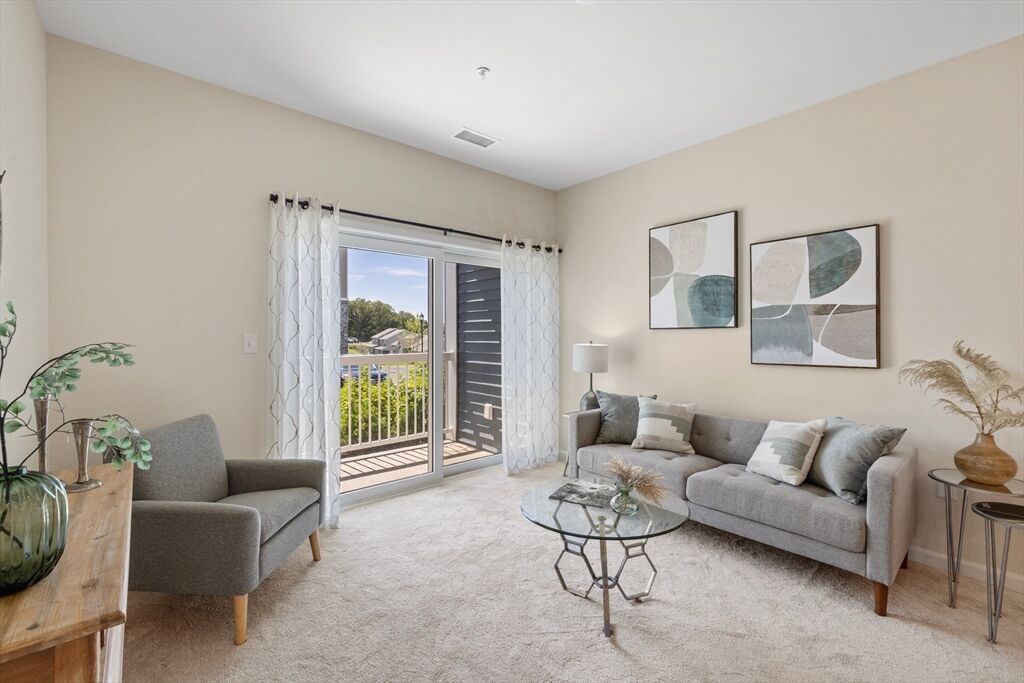 Property Photo:  2 Stratton Dr 102  MA 01801 