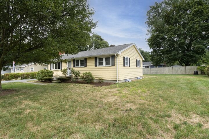 Property Photo: 463 Farm Rd MA 01752