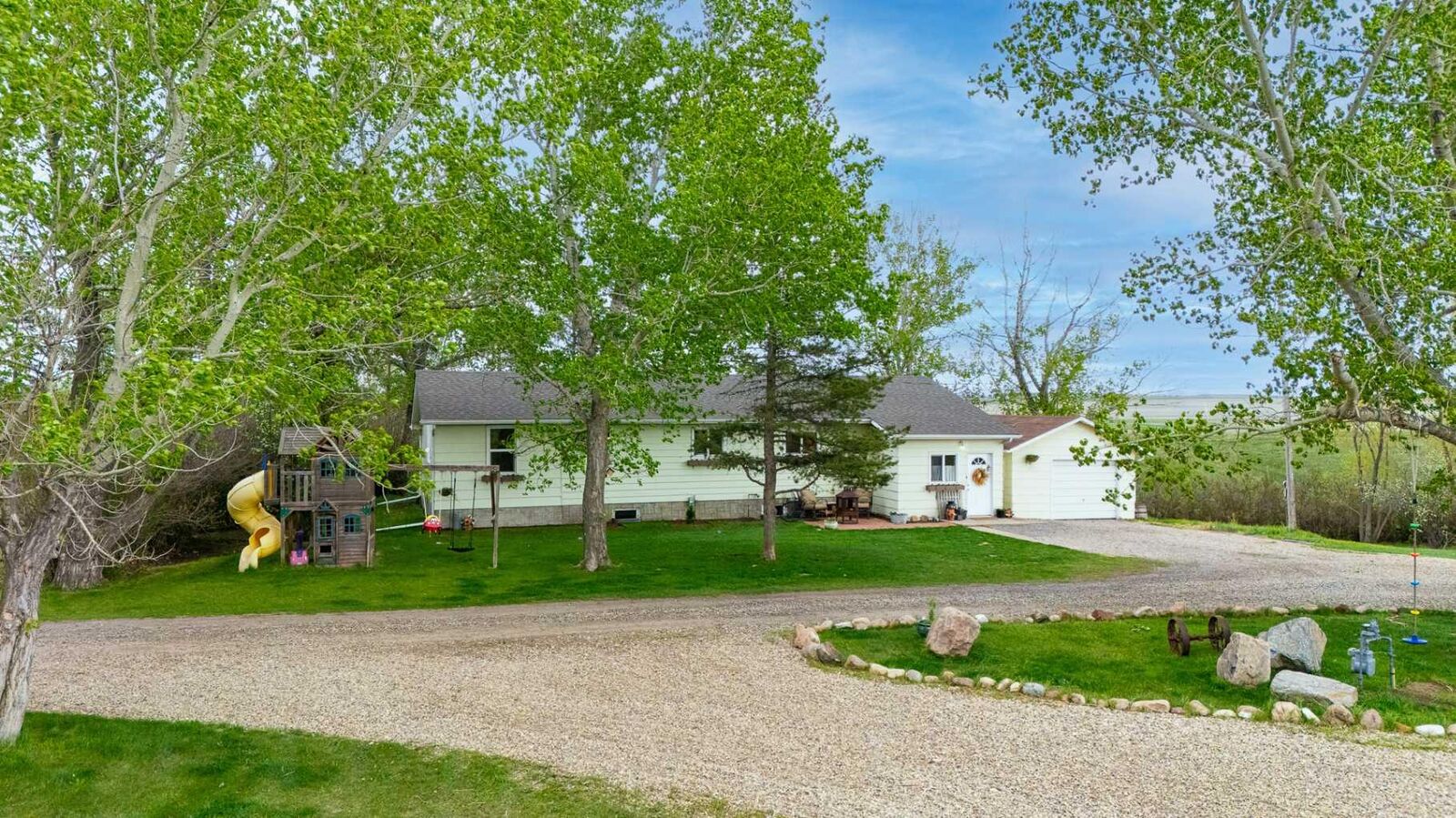 Property Photo:  263077 Twp Rd 304  AB T0M 0A0 