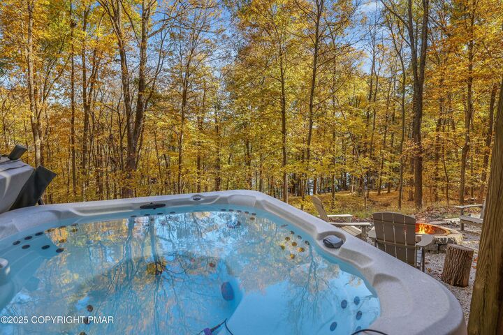 Property Photo: 2463 Larkspur Drive PA 18360