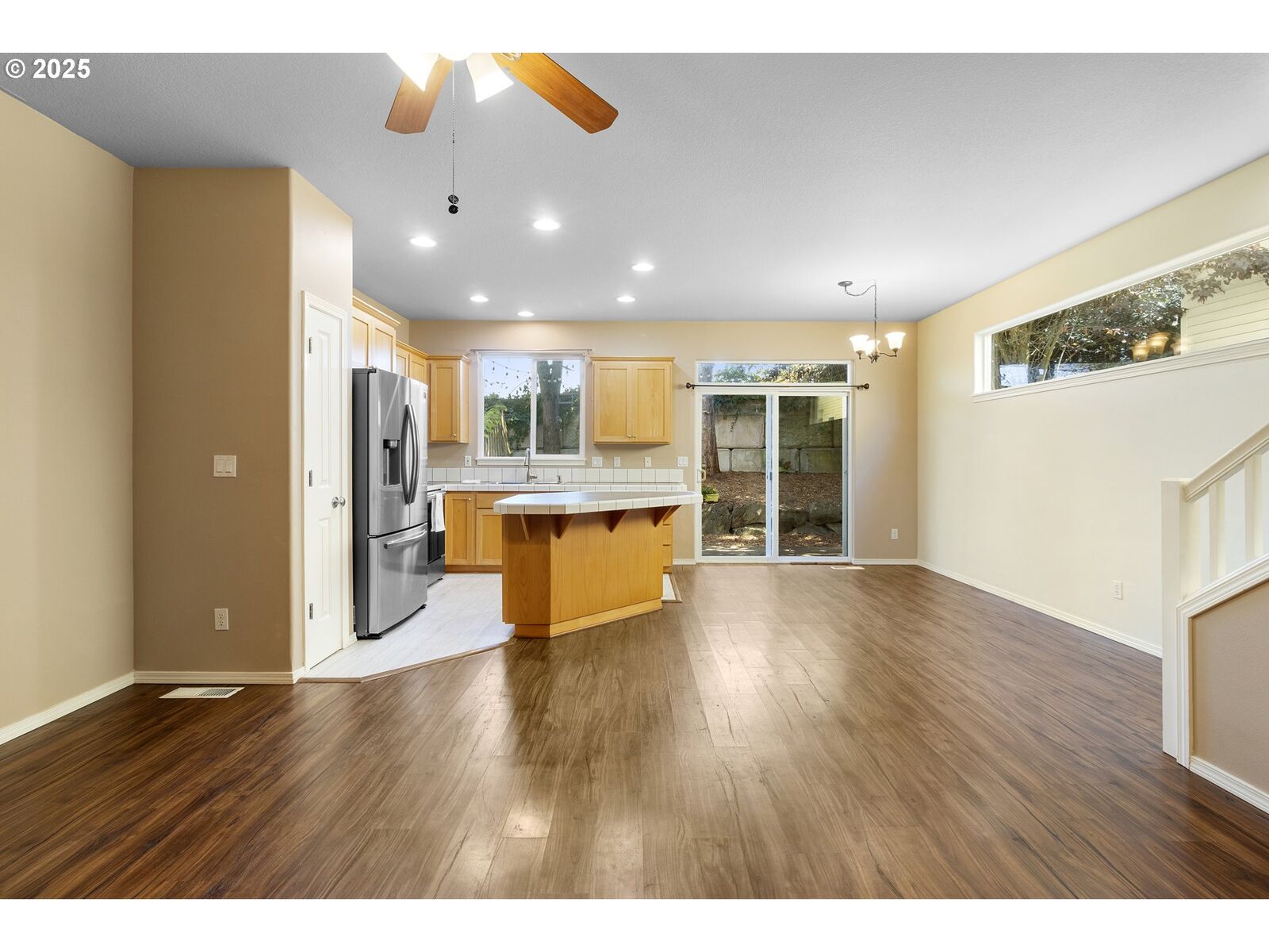 Property Photo: 1541 NE 10th Pl OR 97013