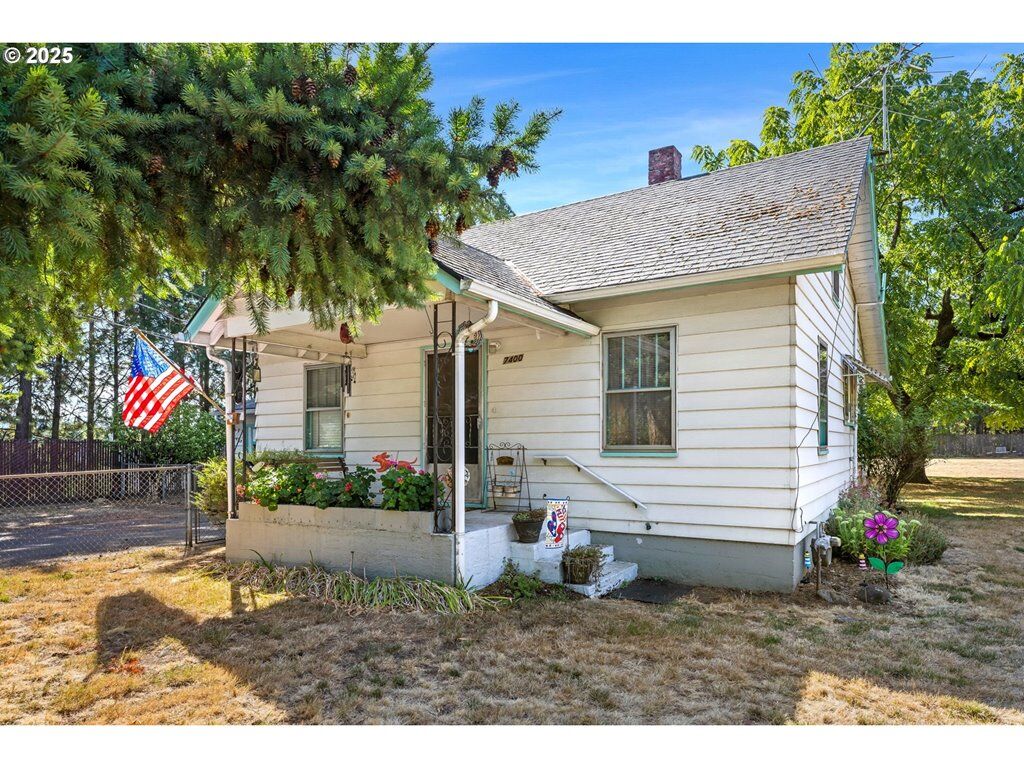 Property Photo: 7400 SE Otty St OR 97222