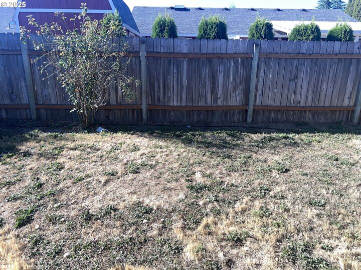 Property Photo: 4816 Eaststar Ct NE OR 97305