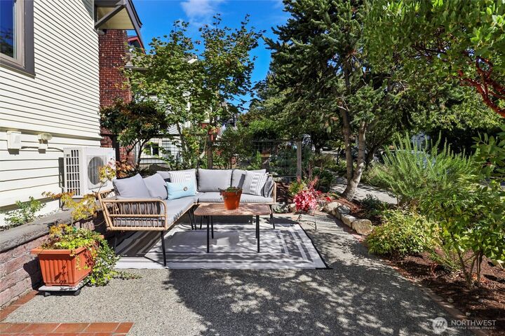 Property Photo: 3901 Bagley Avenue N WA 98103