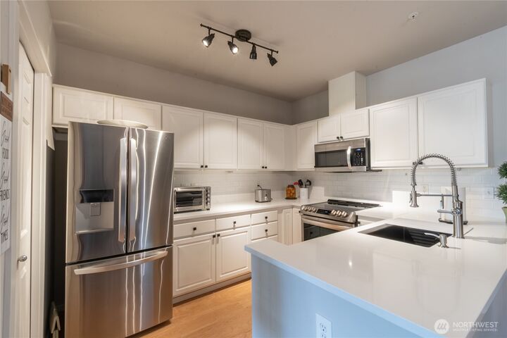 Property Photo: 15026 40th Avenue W 2-401 WA 98087