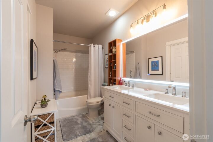 Property Photo:  15026  40th Avenue W 2-401  WA 98087 