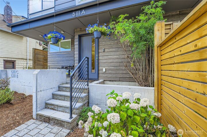 Property Photo: 5111 NE Ravenna Ave A WA 98105