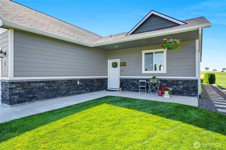 Property Photo: 6549 E Hwy 262 5 WA 99344