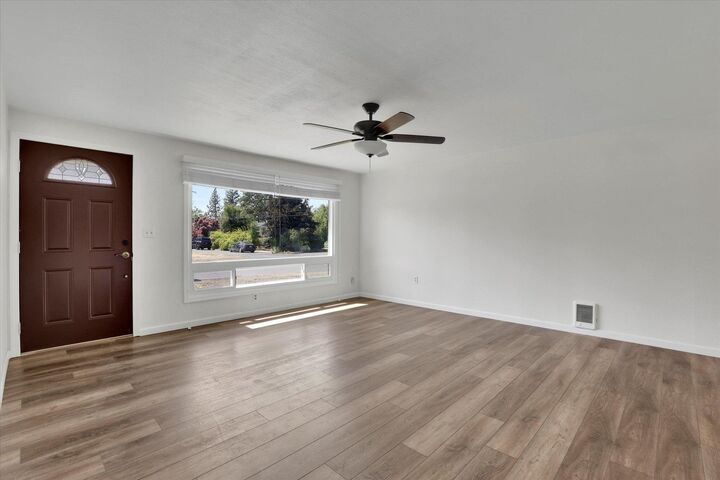 Property Photo: 212 W California St WA 99022