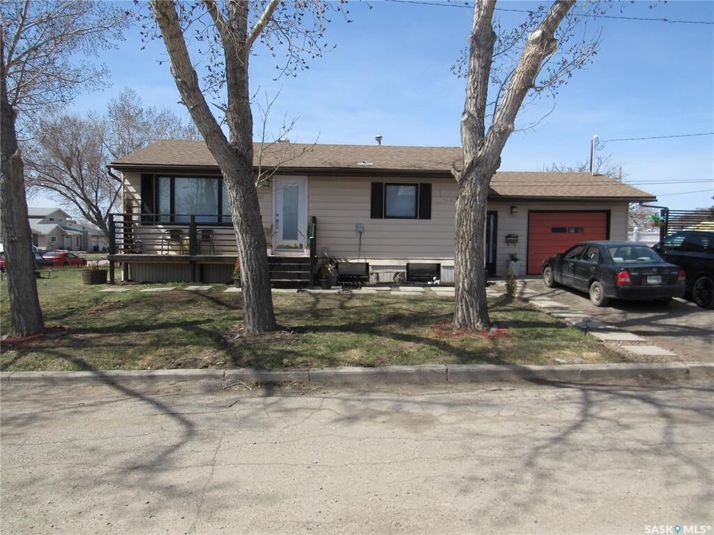 Property Photo:  301 6th Avenue W  SK S0L 2V0 