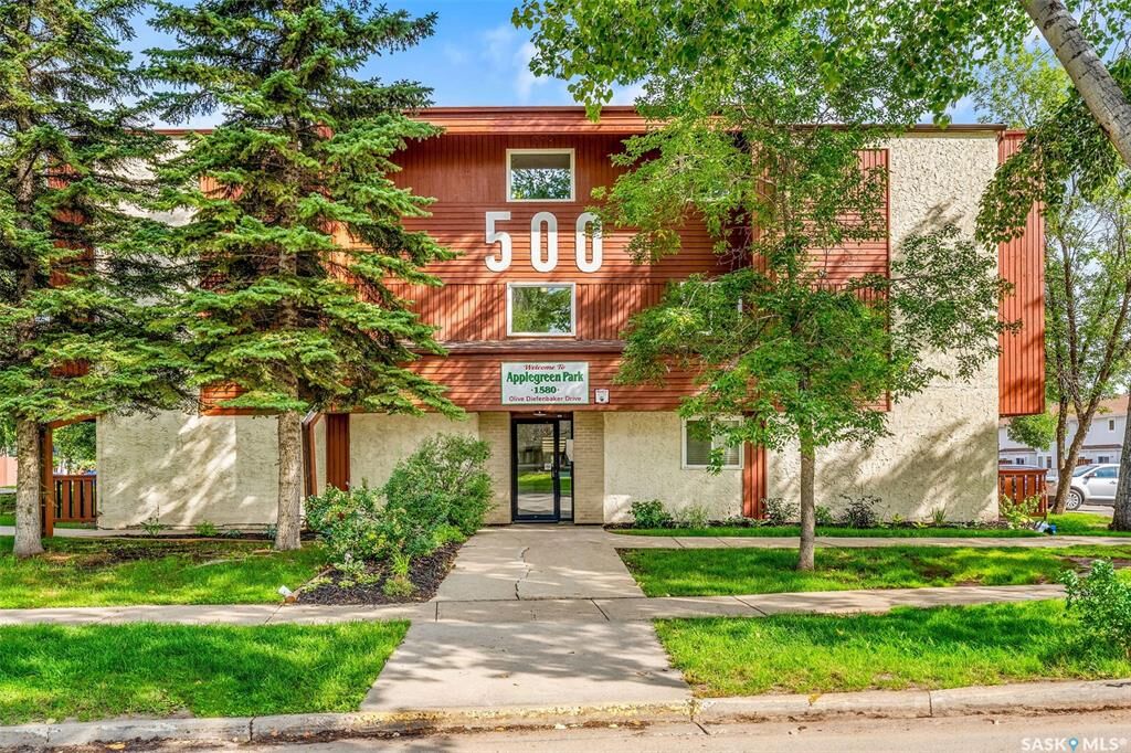 Property Photo: 1580 Olive Diefenbaker Drive 502 SK S6V 7M6