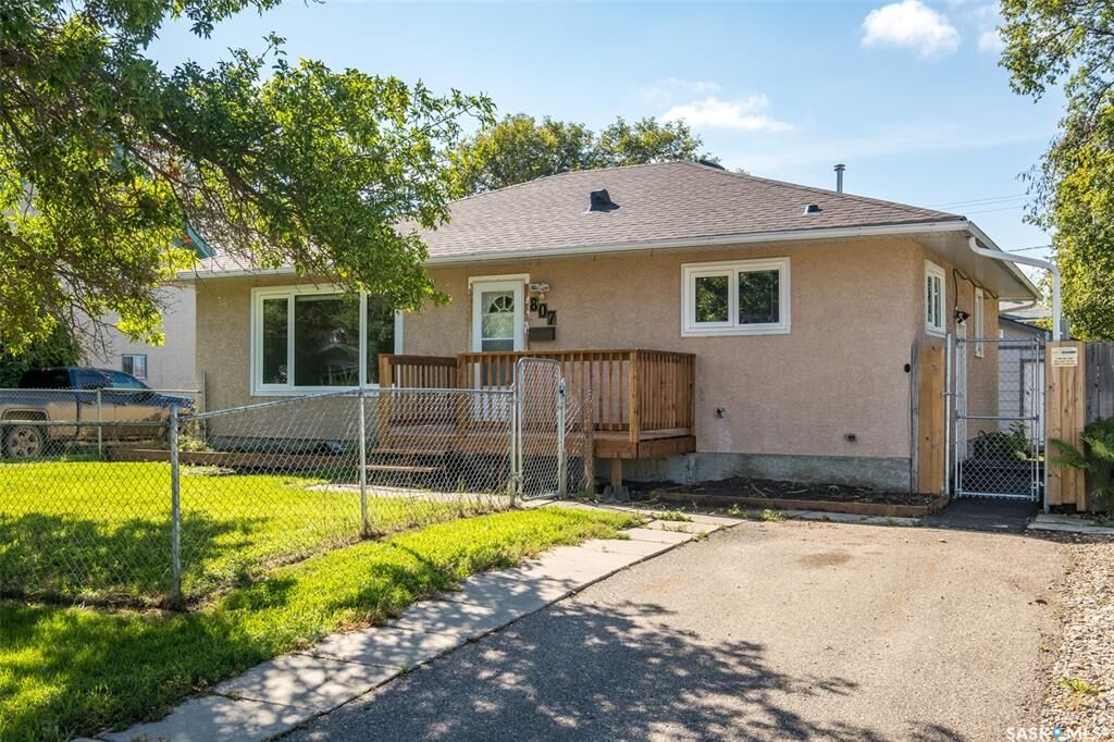 Property Photo: 807 1st Street E SK S6V 0C3