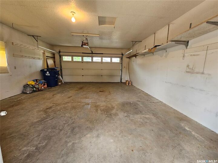 Property Photo:  464 5th Avenue W  SK S0K 4L0