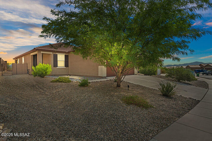 Property Photo:  806 Calle Calca  AZ 85629 