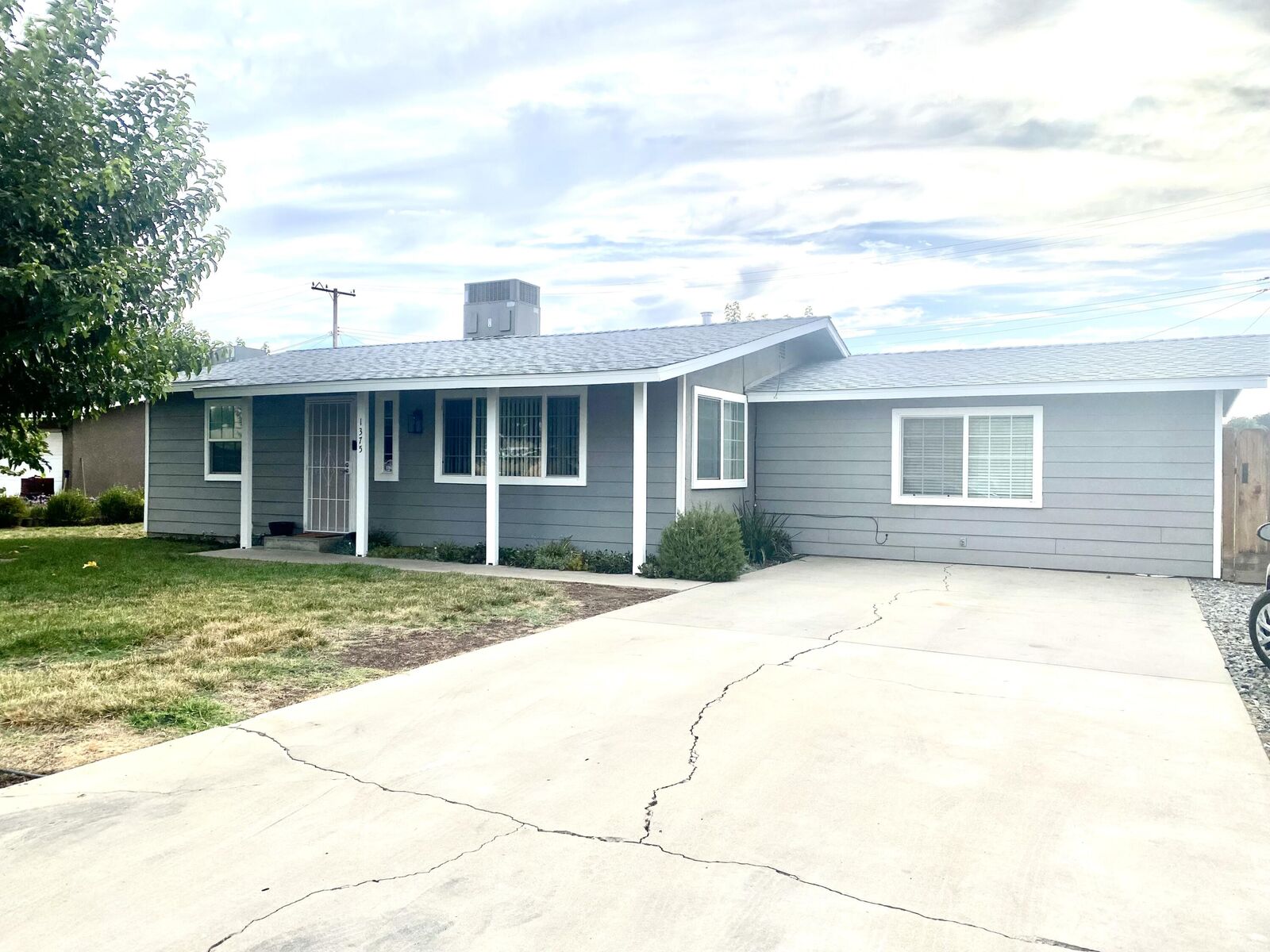 Property Photo: 1375 Westside Street CA 93257