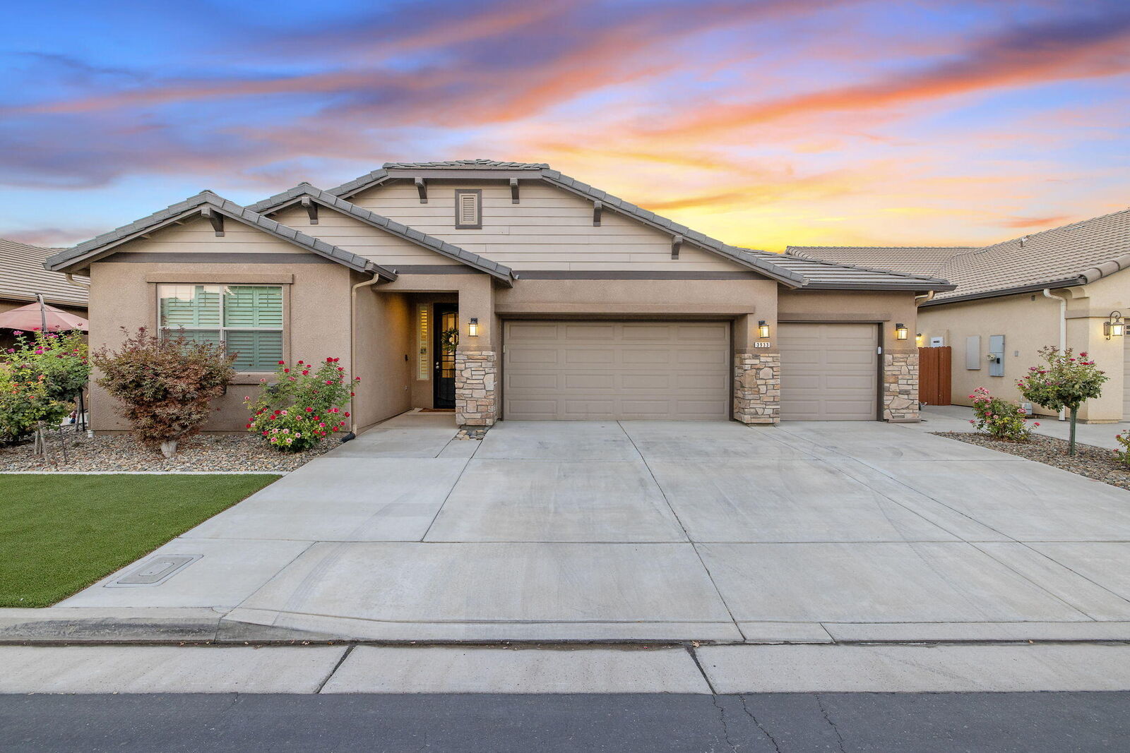 Property Photo: 3933 S Parkwood Street CA 93277