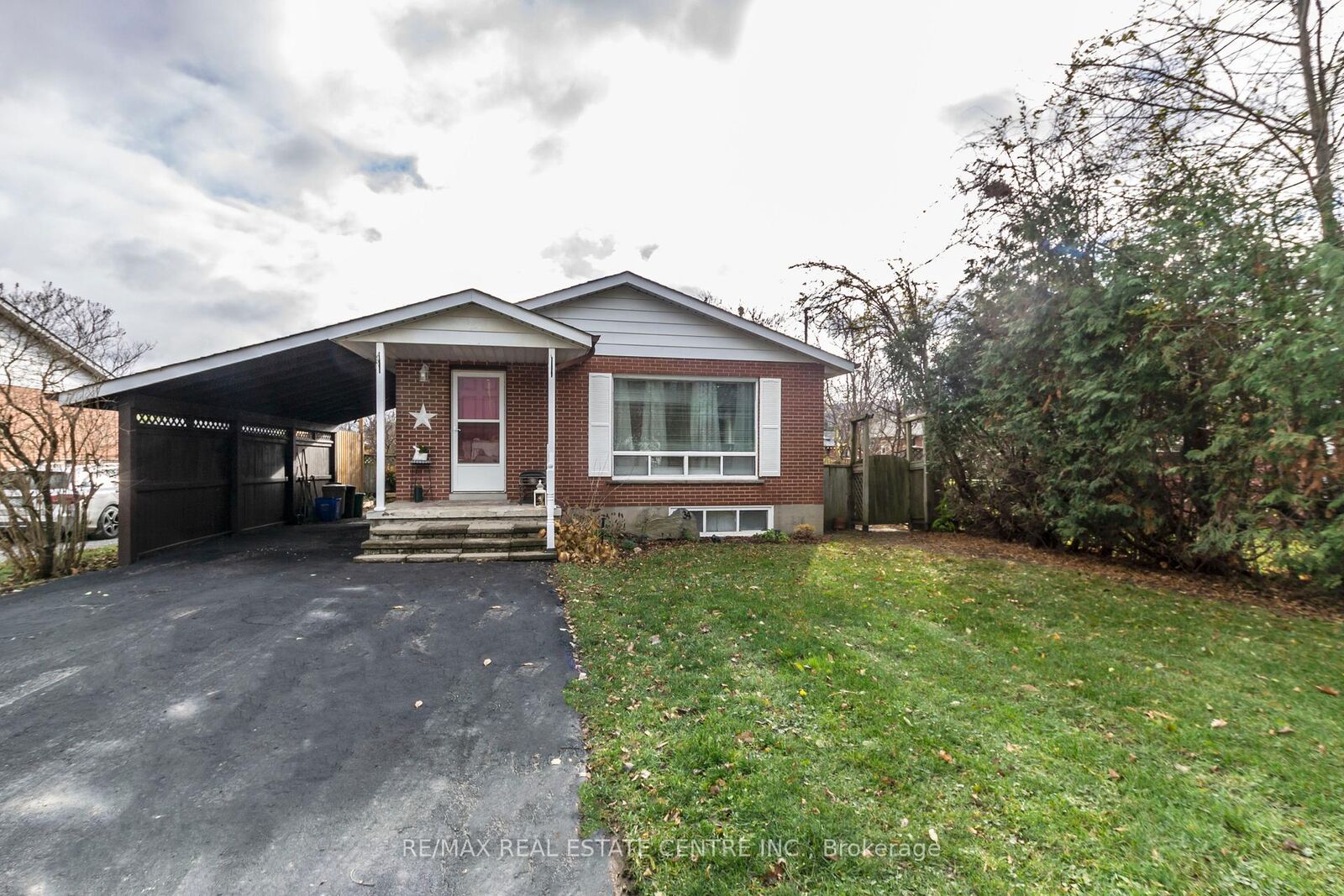 Photo de la propriété: 34 Milton Heights Crescent ON L9T 2W7