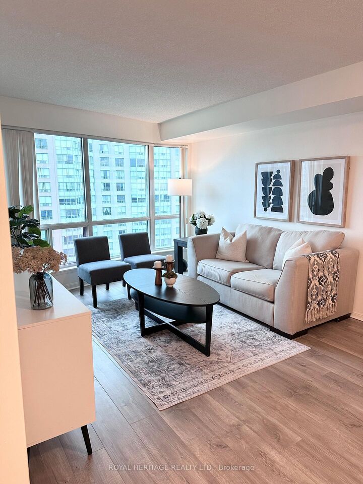 Photo de la propriété: 18 Lee Centre Drive 2110 ON M1H 3H5