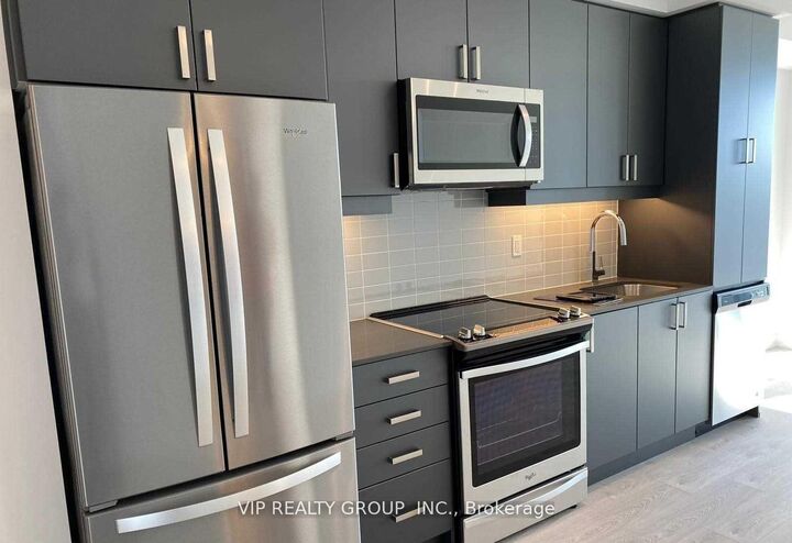 Property Photo:  7895 Jane Street Lph18  ON L4K 2M7