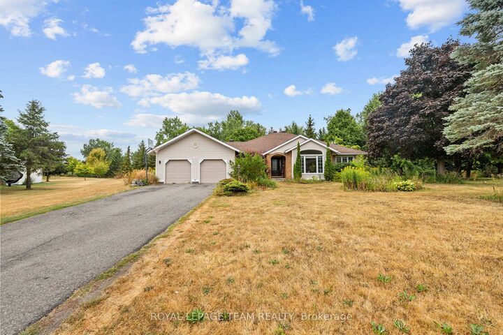 Photo de la propriété:  1280 Ben Royal Avenue  ON K4P 1A3 