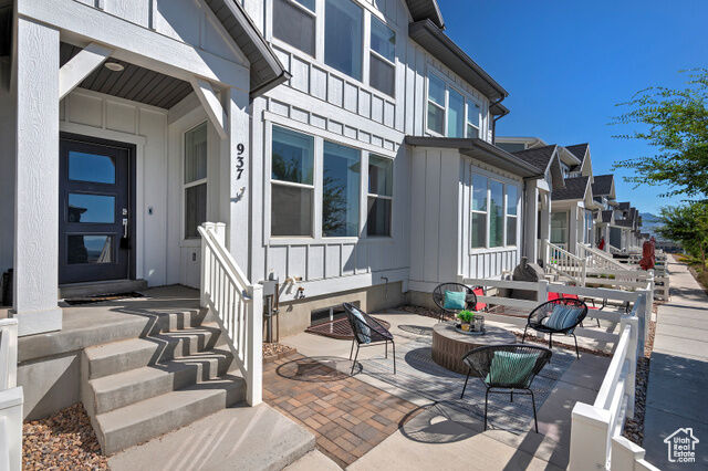 Property Photo: 937 W Sunspear Dr S UT 84045