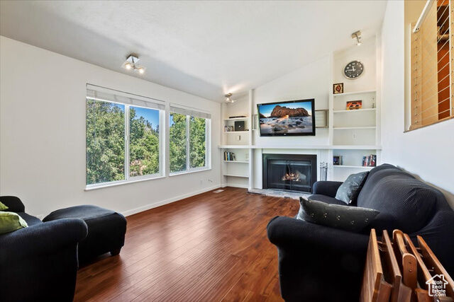 Property Photo: 7869 S Honeywood Hill Ln UT 84121