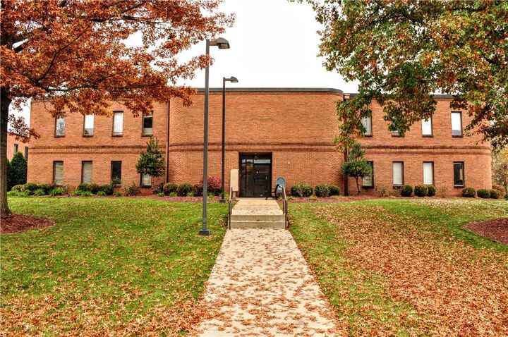 Property Photo: 2550 Boyce Plaza Rd #204 PA 15241