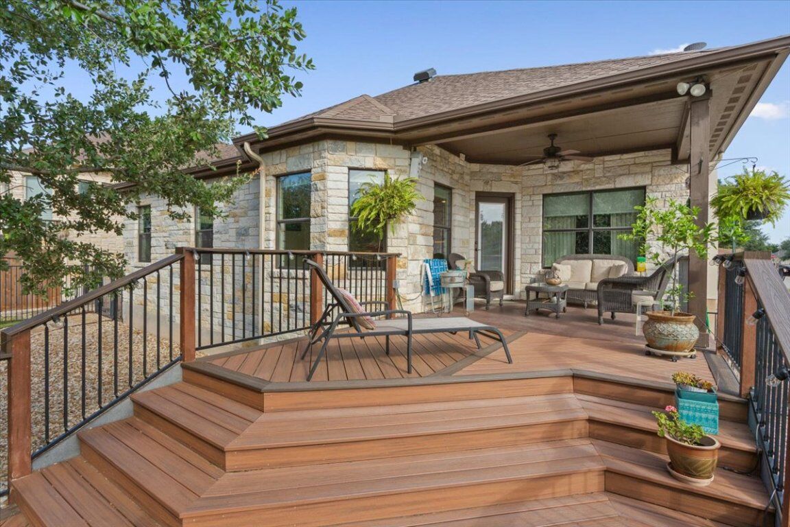 Property Photo: 824 Sierra Blanco Loop TX 78633