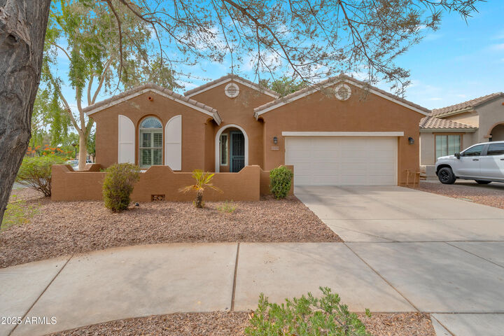 Property Photo:  21059 E Munoz Street  AZ 85142 
