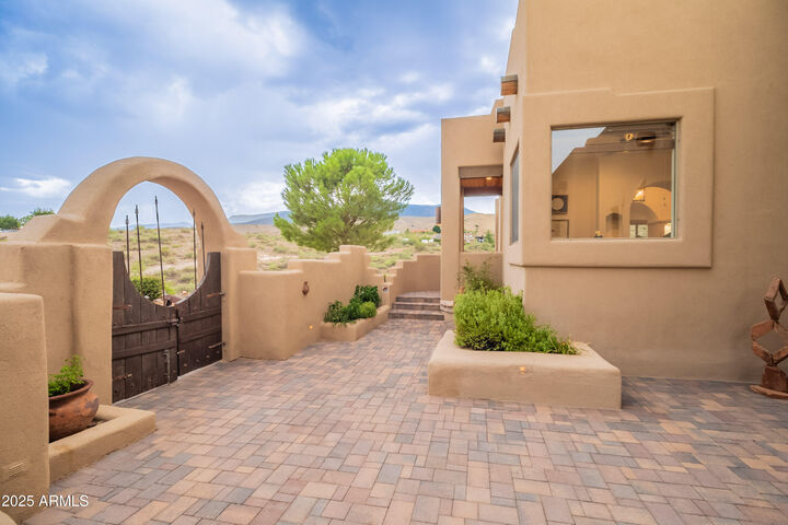 Property Photo: 1350 Peaks View Drive AZ 86324