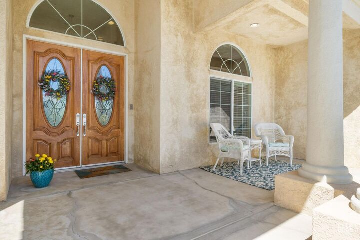 Property Photo: 13946 Santa Fe Court CA 93314