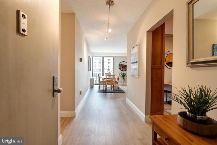 Property Photo:  4141 N Henderson Road 805  VA 22203 