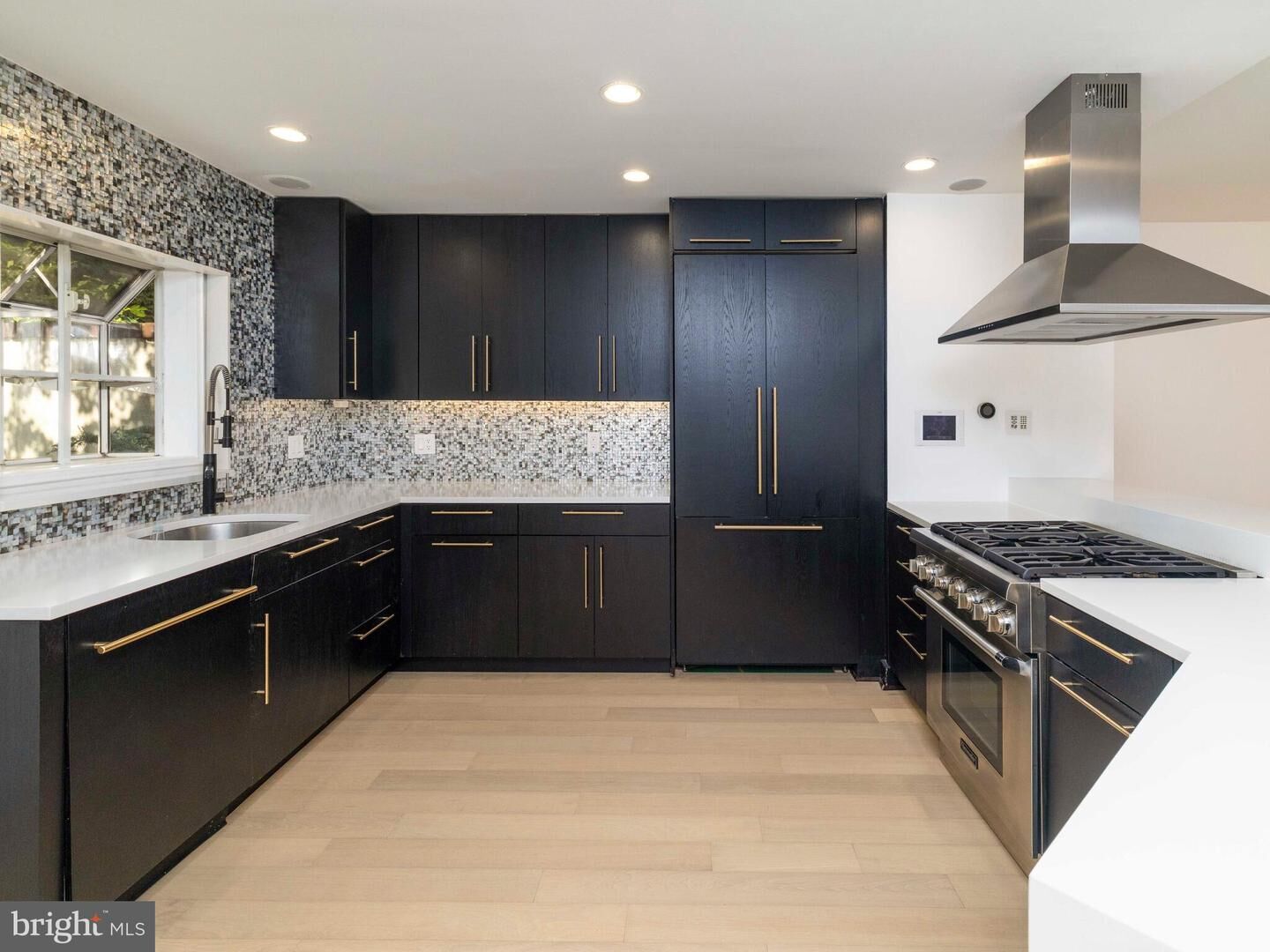 Property Photo: 104 Lombard Street PA 19147