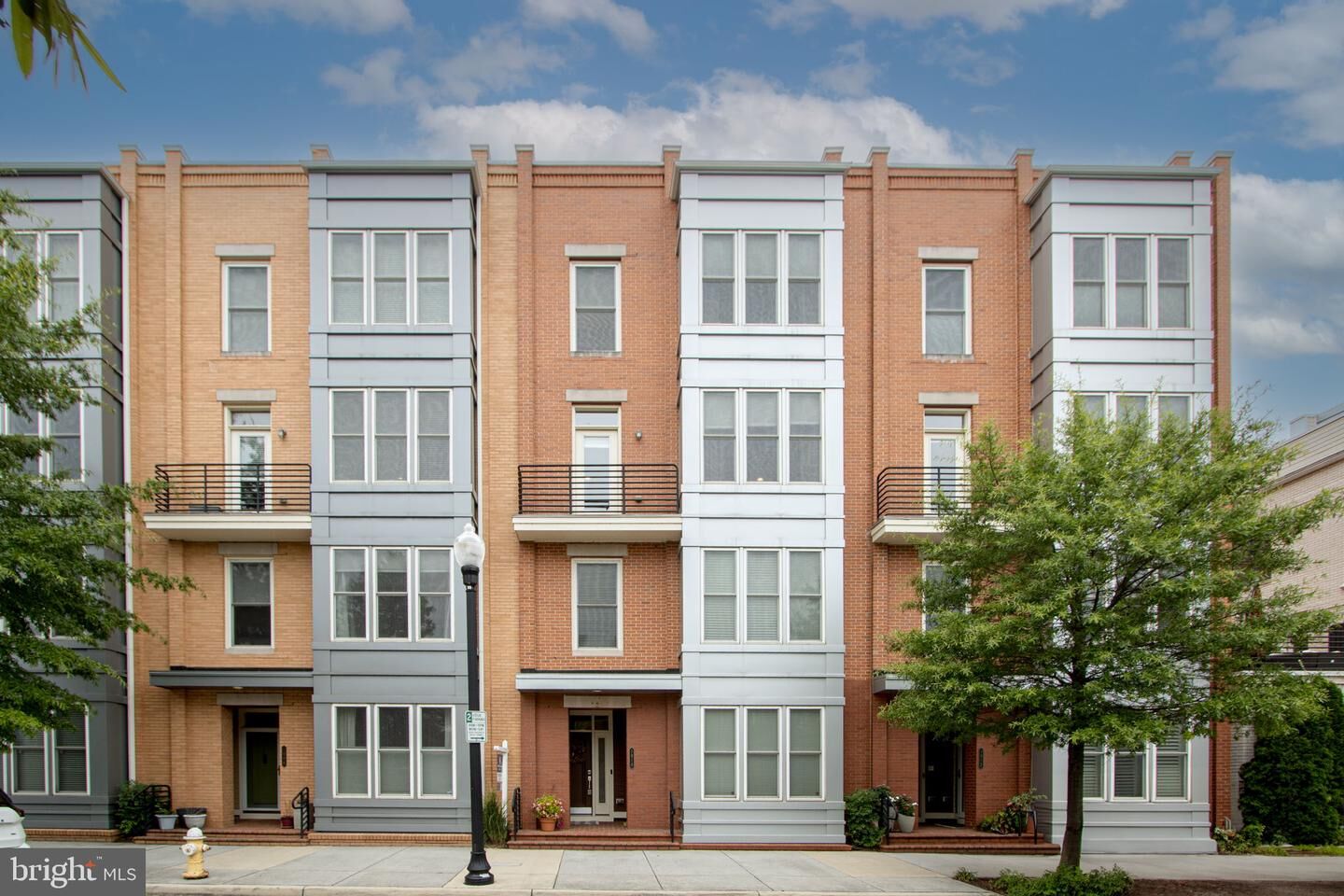 Property Photo: 1910 Potomac Avenue 102 VA 22301