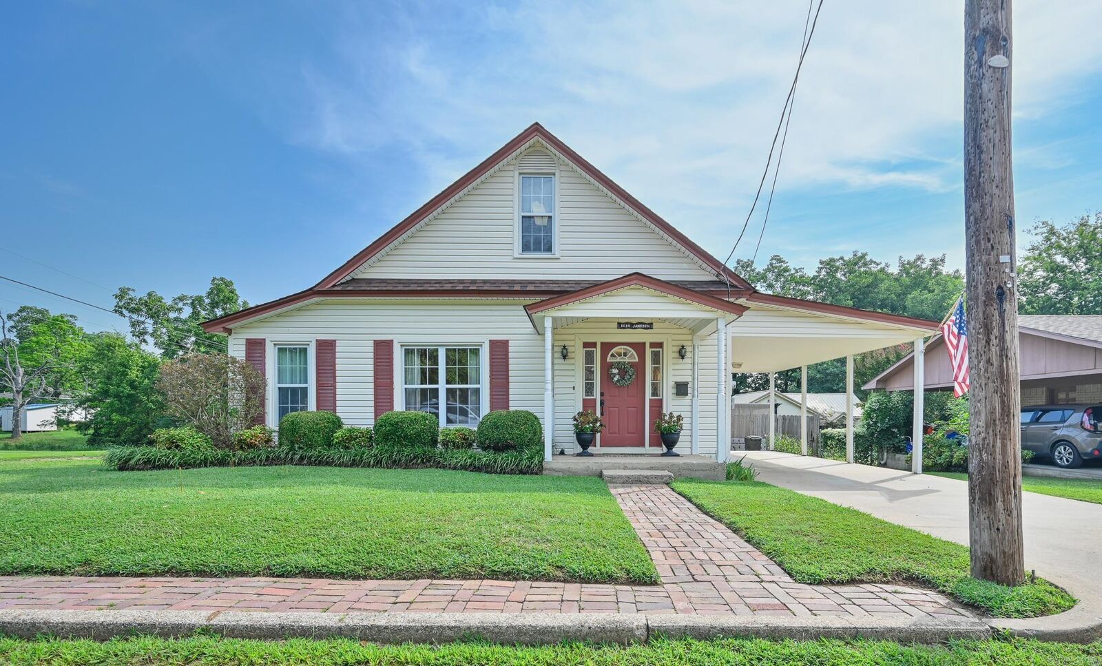 Property Photo: 1010 Janssen Avenue AR 71953