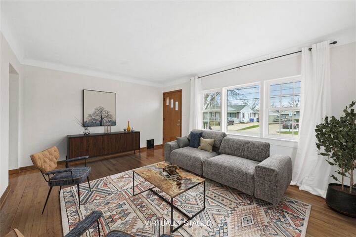 Property Photo:  1231 Center Street  IA 52402 