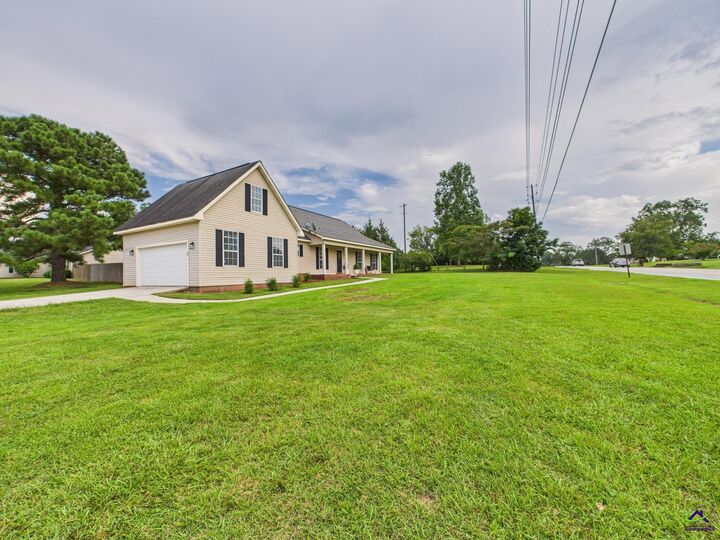 Property Photo:  100 Athena Terrace  GA 31088-6400 