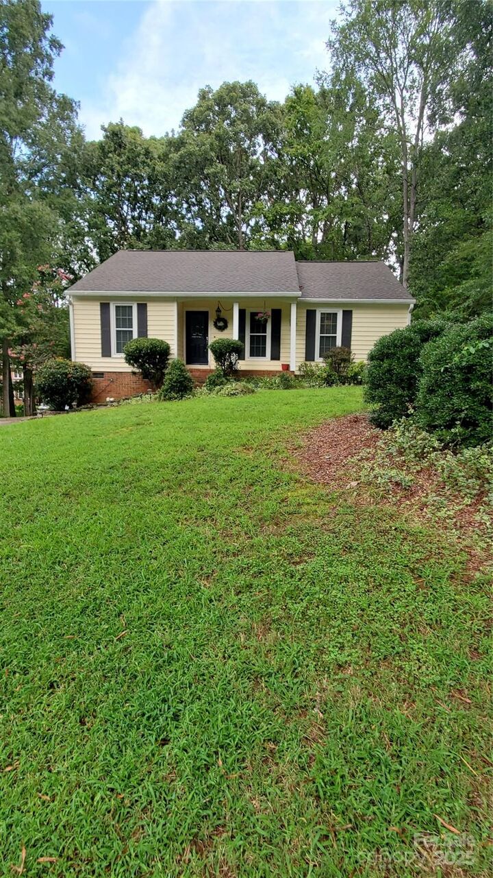 10400 Nine Iron Court  Charlotte NC 28277 photo