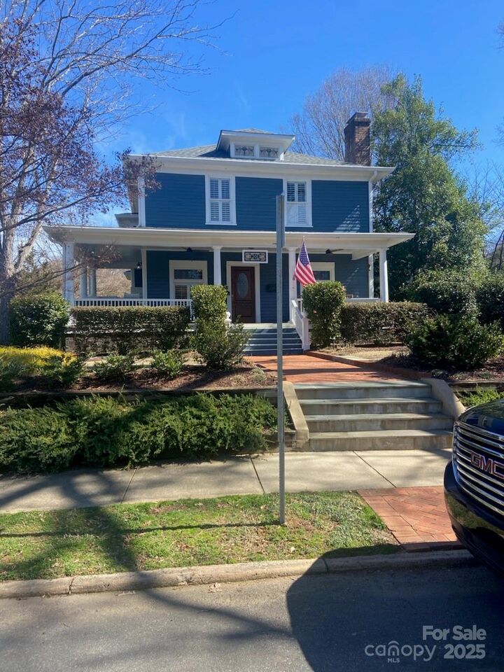 201 Circle Avenue  Charlotte NC 28207 photo
