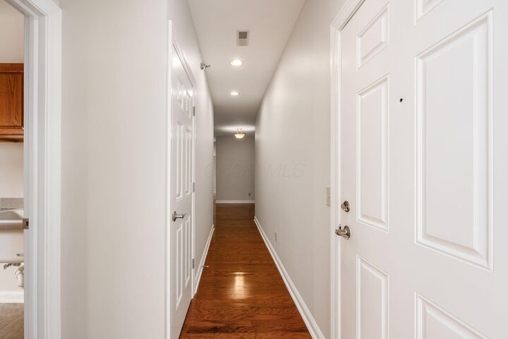 Property Photo: 1784 Ridgecliff Road OH 43221