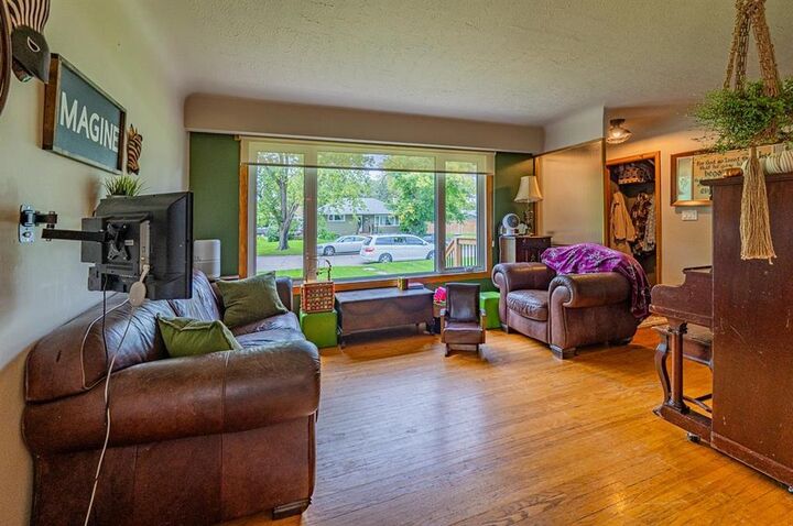 Property Photo: 209 Thackeray Avenue MB R1N 0A8