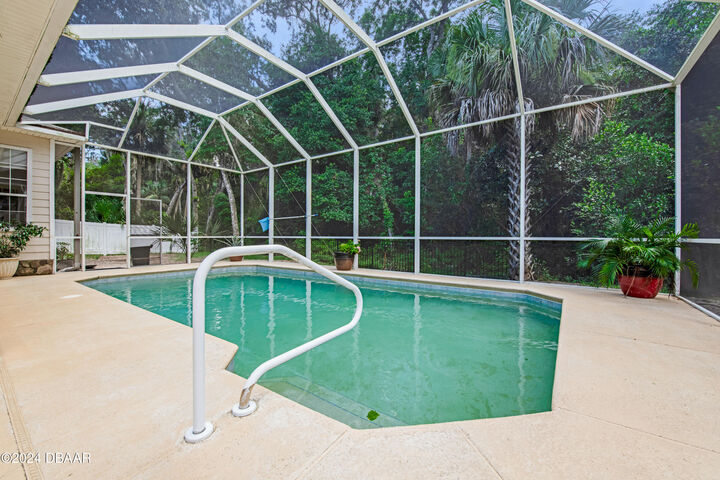 Property Photo: 7 Whitehall Court FL 32136