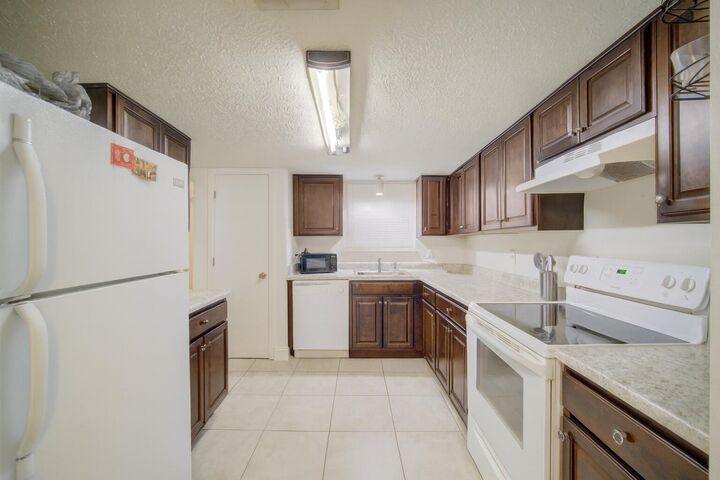 Property Photo: 2402 Winter Park Court FL 32547