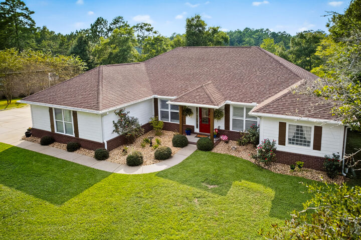 Property Photo: 4036 Lakeview Drive FL 32539