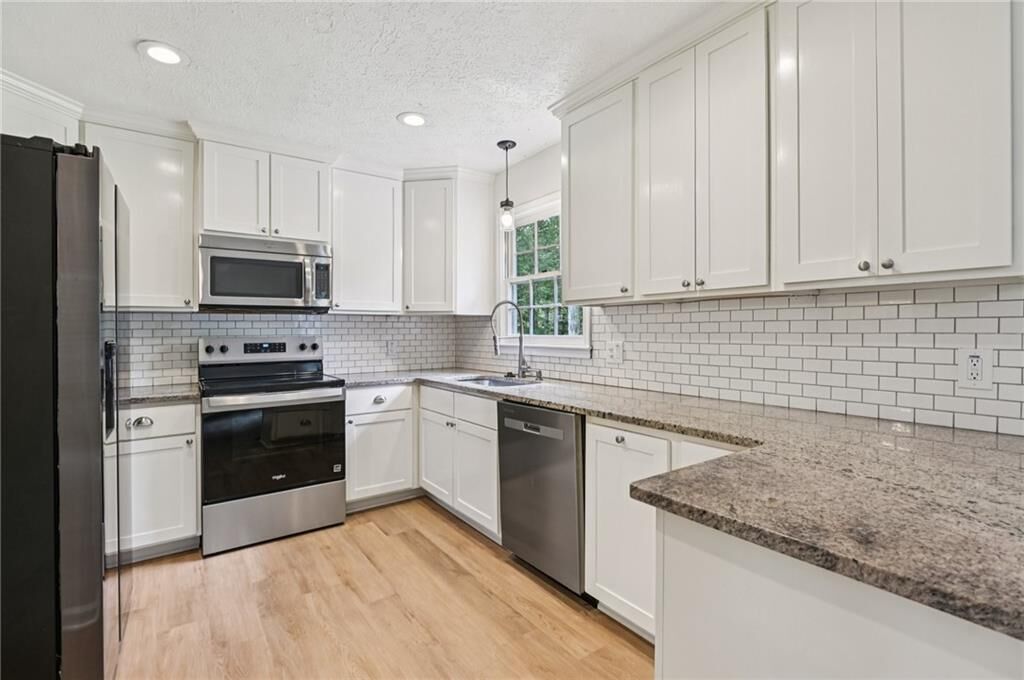 Property Photo:  230 Oakridge Drive SE  GA 30121 