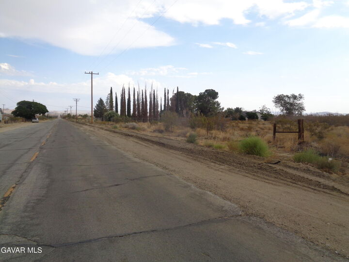 Property Photo: 165 Ste E Ave. W12 Street CA 93591